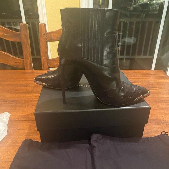 Saint Laurent Black leather western stiletto bootie with chrome tip. Size 40. - Picture 6 of 11